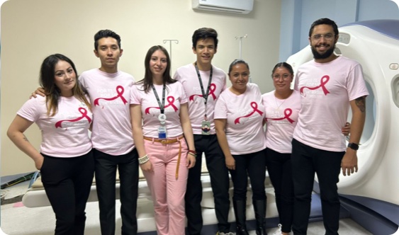 Equipo de Radiocare en mes de sensibilización del cáncer de mama