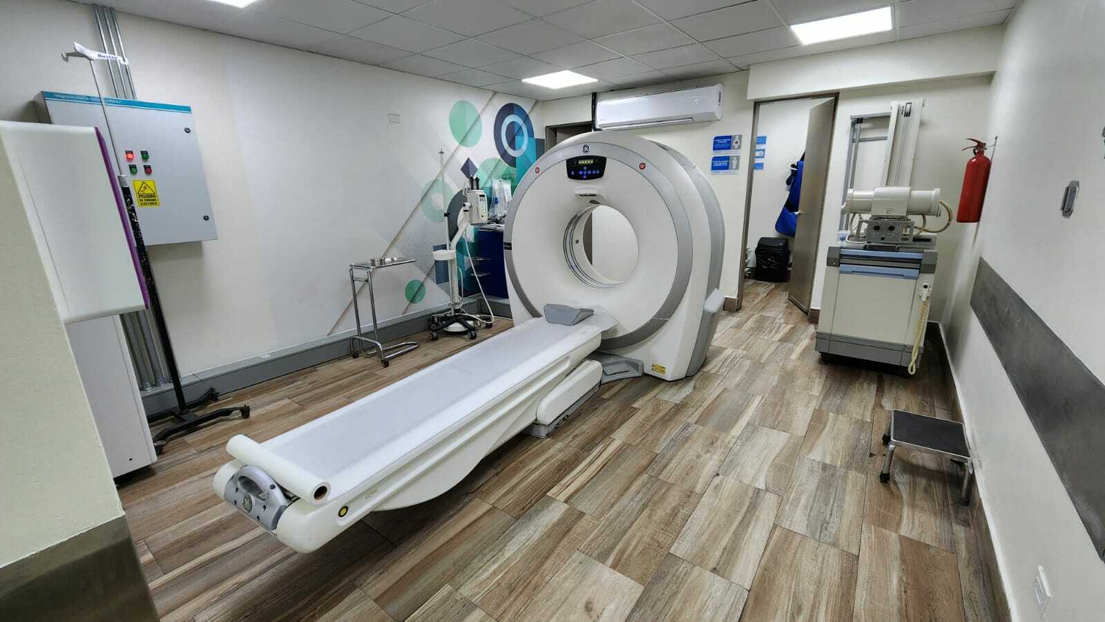 Sala de tomografía de Radiocare con CT scanner